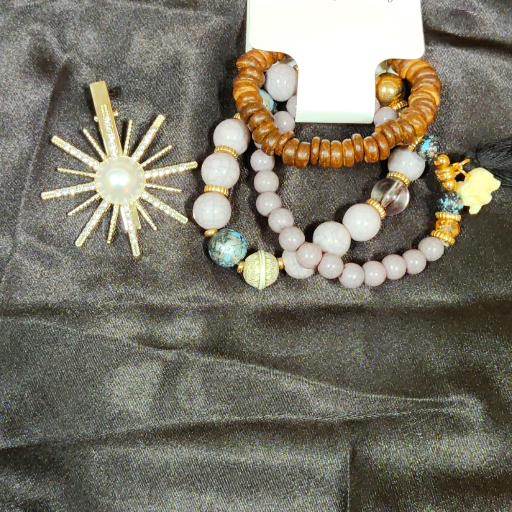 🔥2/$20🔥NEW Hicdaw Bohemian Bracelet w. Tassel Bracelet + Gold Hair Clip